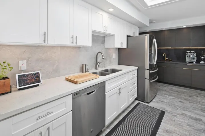 6073 Avenida Chamnez, La Jolla, California 92037