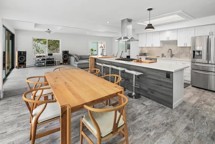 6073 Avenida Chamnez, La Jolla, California 92037