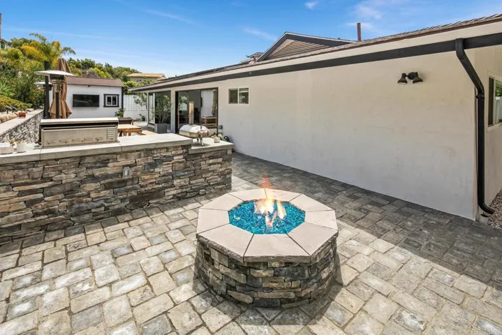 6073 Avenida Chamnez, La Jolla, California 92037