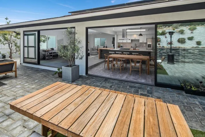 6073 Avenida Chamnez, La Jolla, California 92037