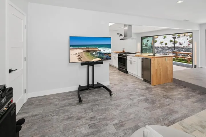 6073 Avenida Chamnez, La Jolla, California 92037