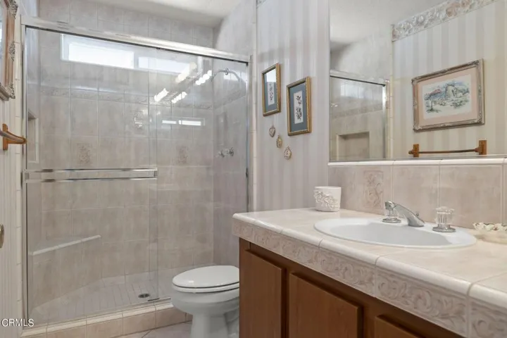 39-web-or-mls-UpmarketMedia-6295Ire-135