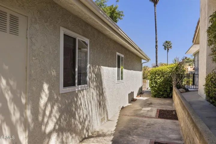 40-web-or-mls-UpmarketMedia-6295Ire-138