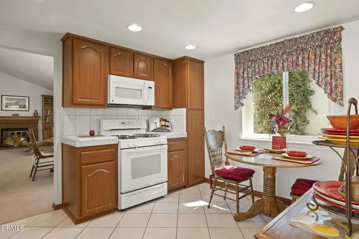 25-web-or-mls-UpmarketMedia-6295Ire-87