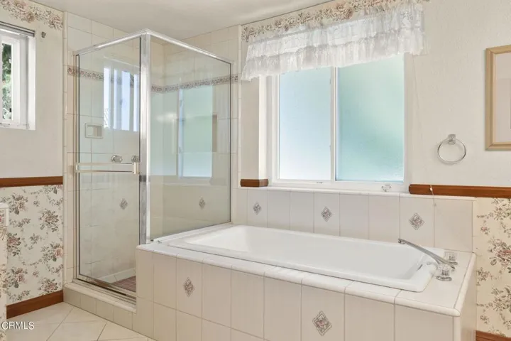 35-web-or-mls-UpmarketMedia-6295Ire-120