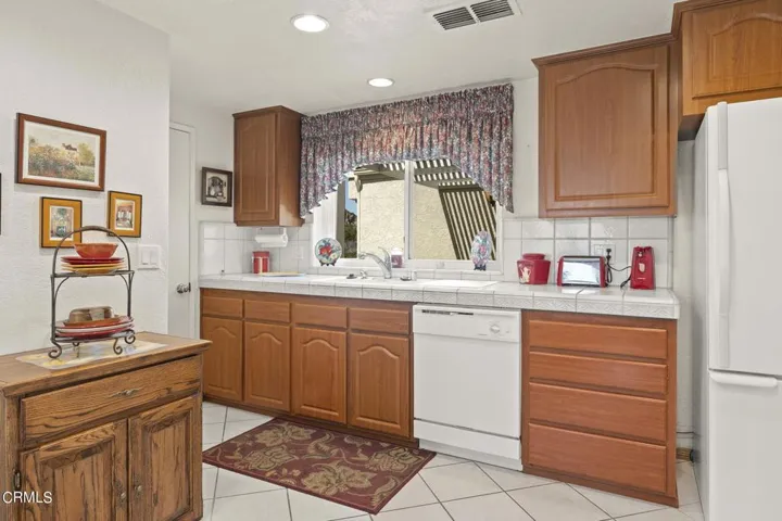 26-web-or-mls-UpmarketMedia-6295Ire-90