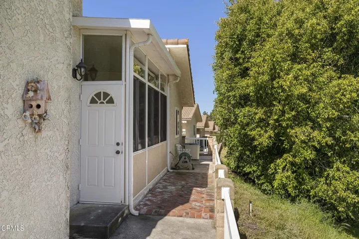 9-web-or-mls-UpmarketMedia-6295Ire-27