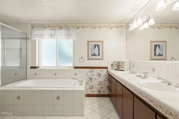 32-web-or-mls-UpmarketMedia-6295Ire-111