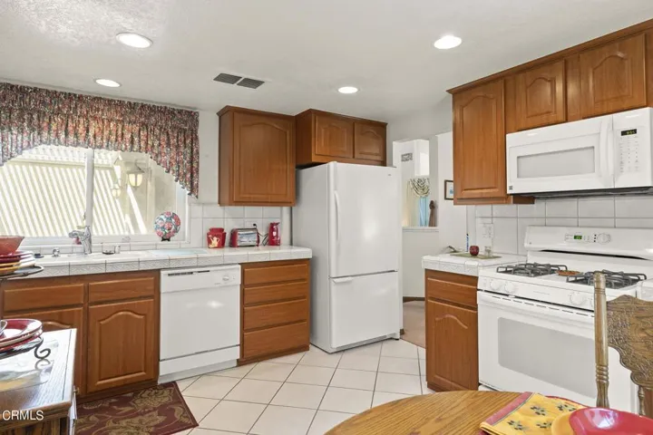 27-web-or-mls-UpmarketMedia-6295Ire-96