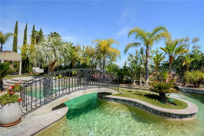 935 Mangrove Circle, Corona, California 92881