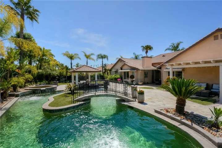 935 Mangrove Circle, Corona, California 92881