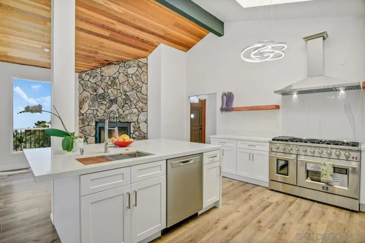 1935 Nautilus St, La Jolla, California 92037
