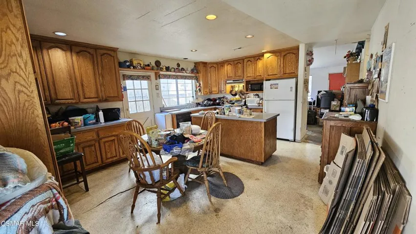 Kitchen 2 _Oversize kitchen with island