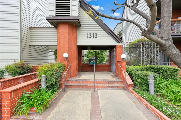 1313 Valley View Road 109, Glendale, California 91202