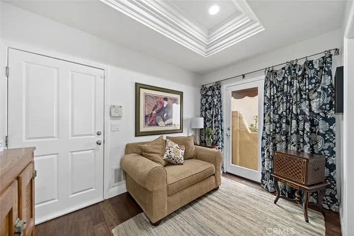 Convertable office/guest room with 1/2 bath adjacent
