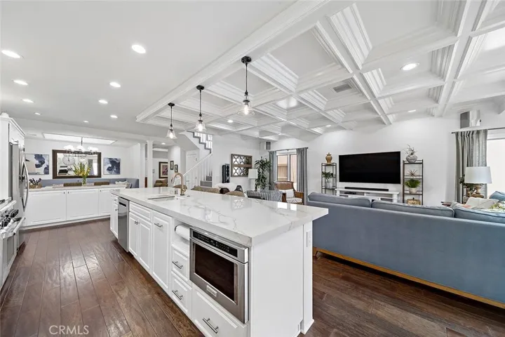 Exquisite Calcutta Oro porcelain counters