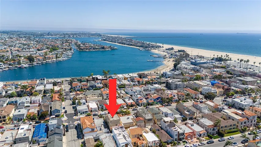 Prime location just 2 blocks to the bay!