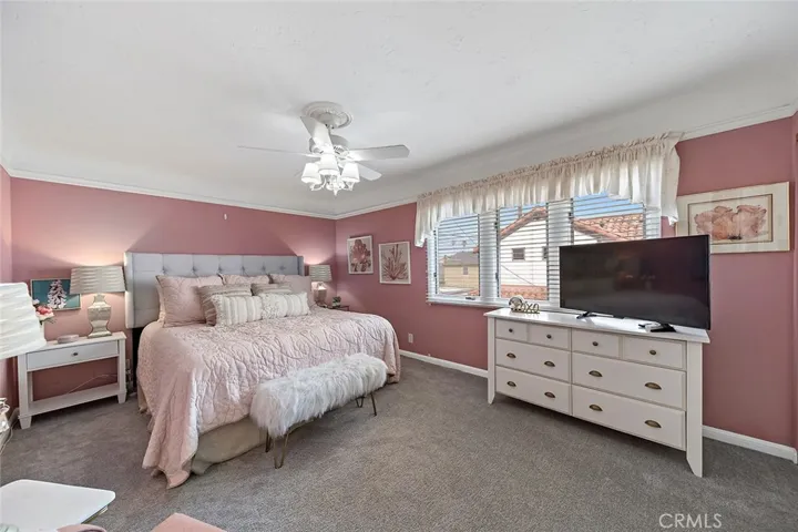 Spacious 2nd bedroom