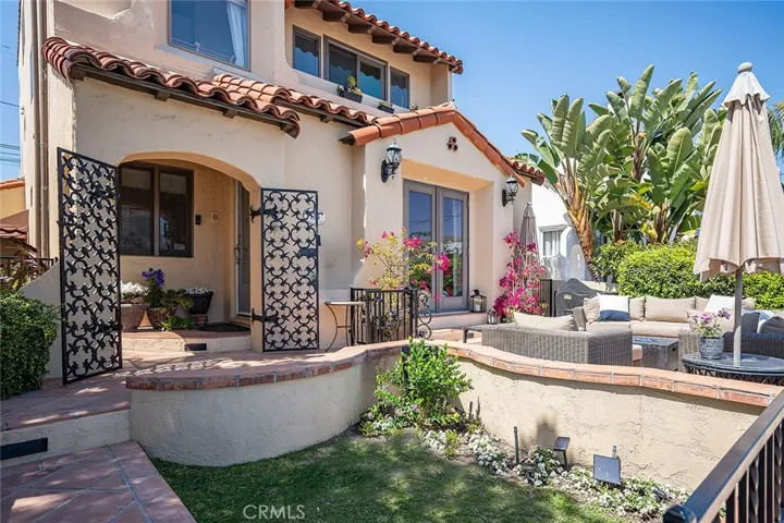 Inviting front entry