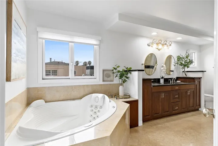 Ahh a jetted spa tub!