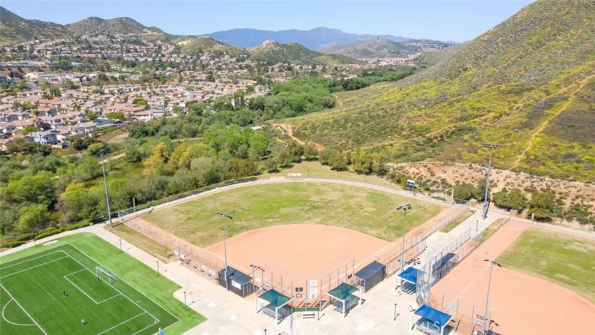 34013 Winterberry Lane, Lake Elsinore, California 92532