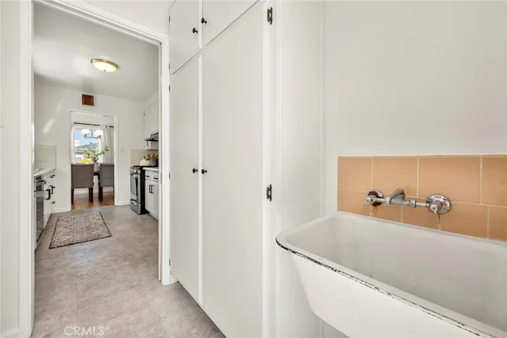 Laundry Room with Sink and Lots of Cabinets Space