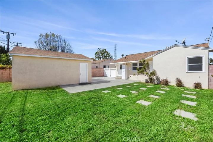 Spacious Backyard Room for Additions or Pool