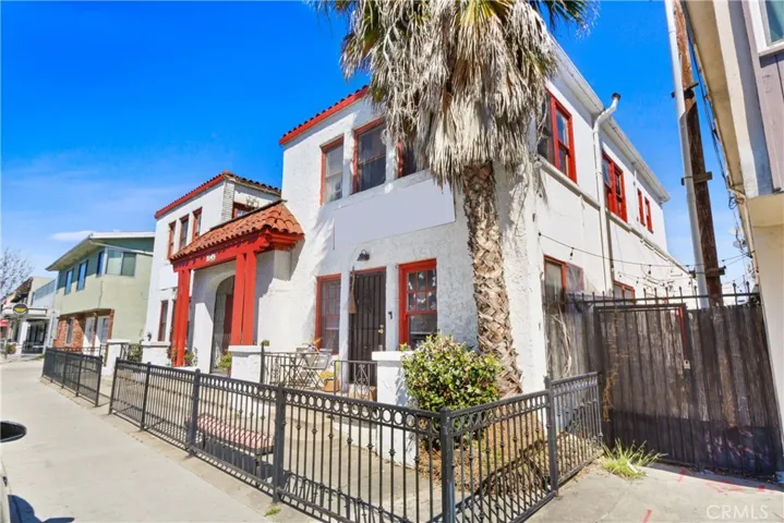 1045 E 4th Street, Long Beach, California 90802