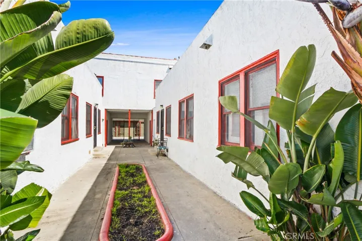 1045 E 4th Street, Long Beach, California 90802