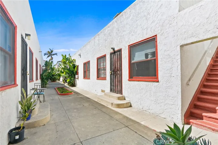 1045 E 4th Street, Long Beach, California 90802