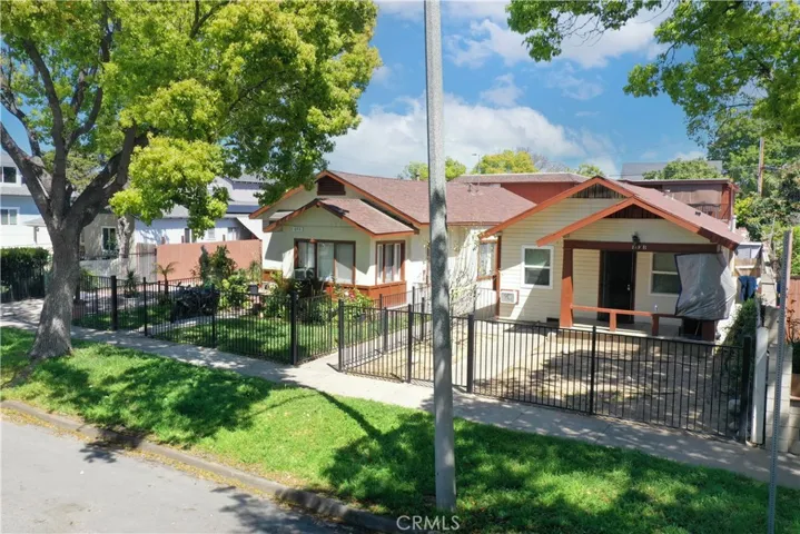 819 Cypress Avenue, Santa Ana, California 92701