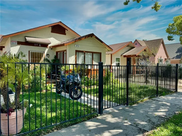 819 Cypress Avenue, Santa Ana, California 92701