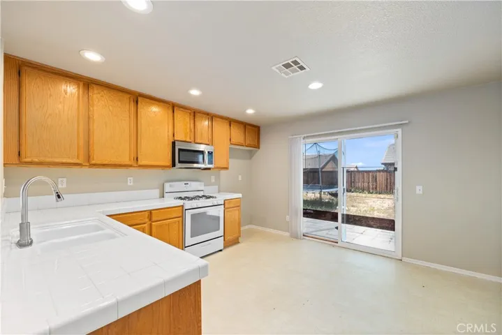 13845 Ashmont Street, Victorville, California 92392