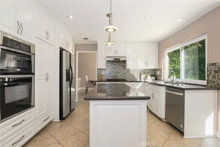 748 Lynnmere Drive, Thousand Oaks, California 91360