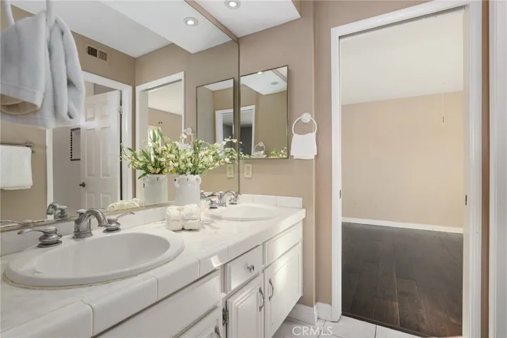 748 Lynnmere Drive, Thousand Oaks, California 91360