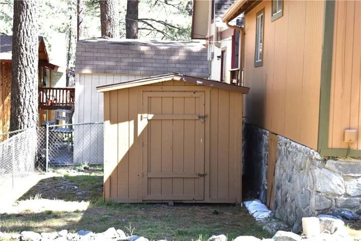 1600 Betty Street, Wrightwood, California 92397