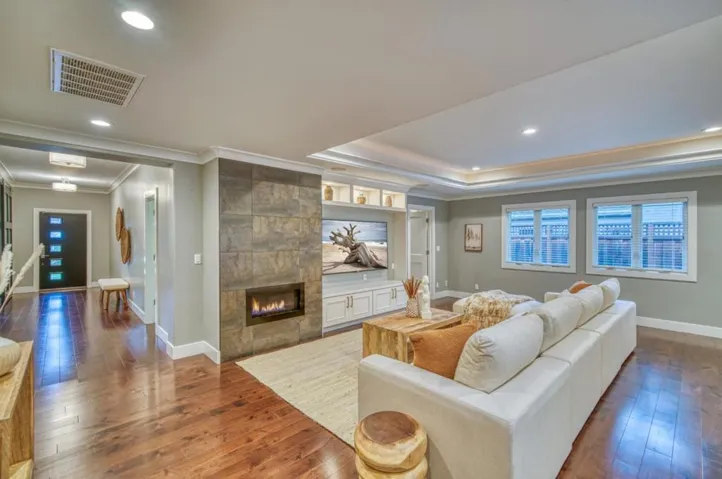 18310 Montpere Way, Saratoga, California 95070