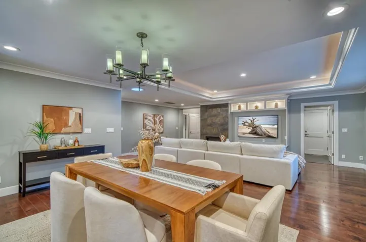 18310 Montpere Way, Saratoga, California 95070