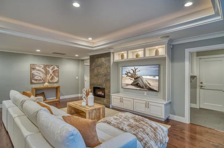 18310 Montpere Way, Saratoga, California 95070