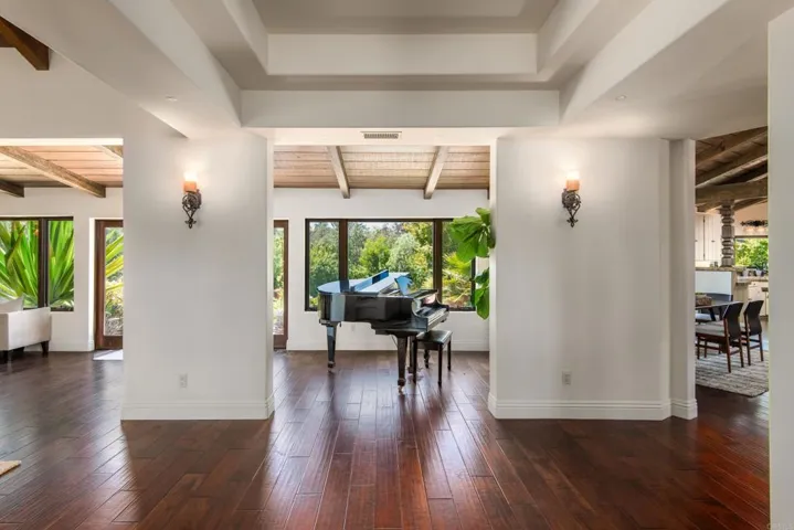16810 Via De Santa Fe, Rancho Santa Fe, California 92067