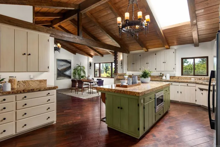 16810 Via De Santa Fe, Rancho Santa Fe, California 92067