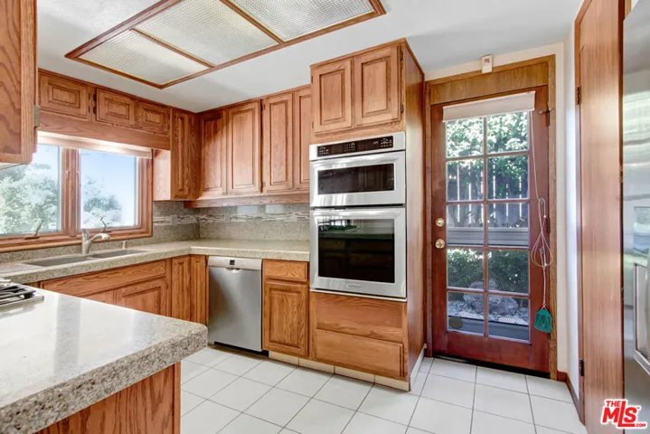 11111 Vanalden Avenue, Porter Ranch, California 91326