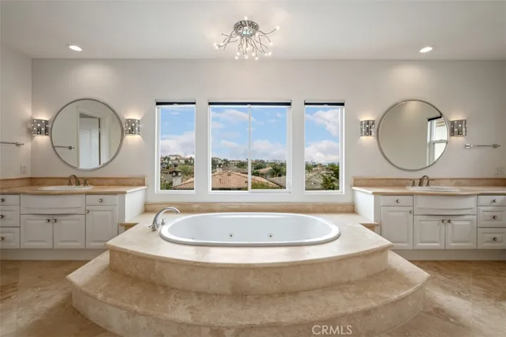 21 Vista Sole Street, Dana Point, California 92629