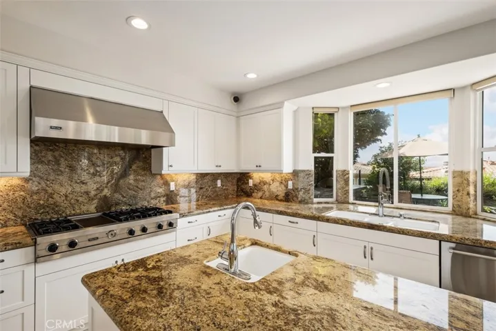 21 Vista Sole Street, Dana Point, California 92629