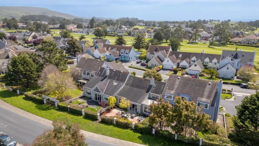 17 Pinehurst Lane, Half Moon Bay, California 94019