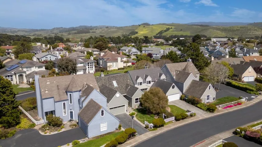 17 Pinehurst Lane, Half Moon Bay, California 94019