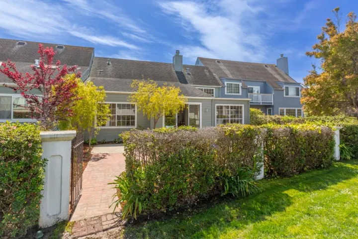 17 Pinehurst Lane, Half Moon Bay, California 94019