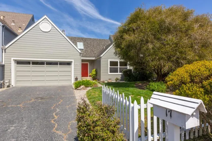 17 Pinehurst Lane, Half Moon Bay, California 94019