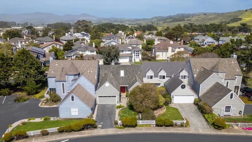 17 Pinehurst Lane, Half Moon Bay, California 94019