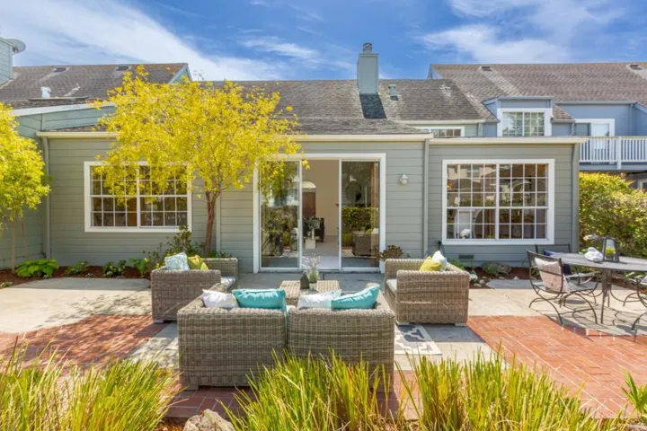 17 Pinehurst Lane, Half Moon Bay, California 94019